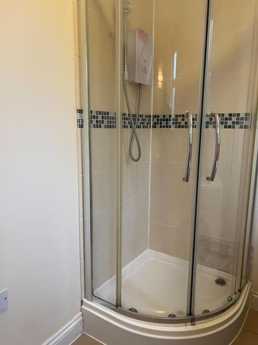 Charming Two-bed In Appartement *