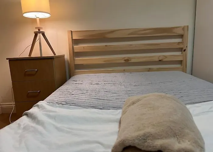 Charming Two-Bed In Southampton