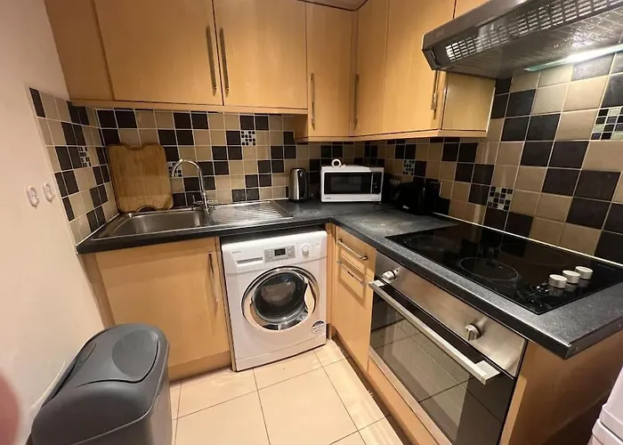 Charming Two-Bed In Southampton