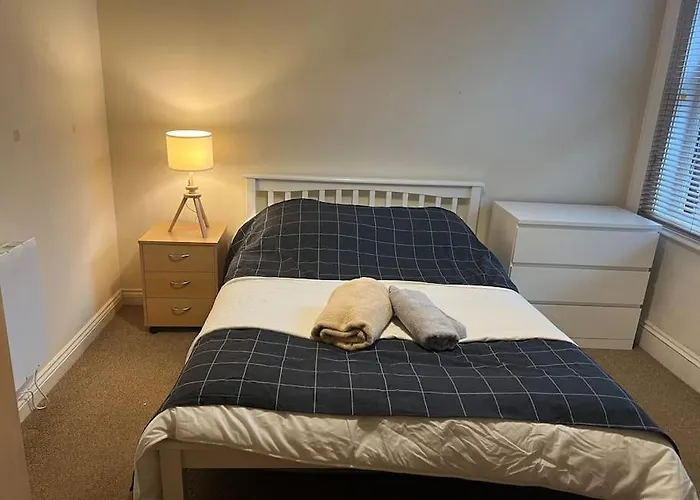 Charming Two-Bed In Southampton