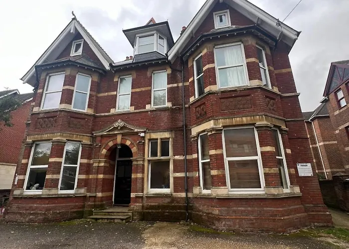 Charming Two-Bed In Southampton