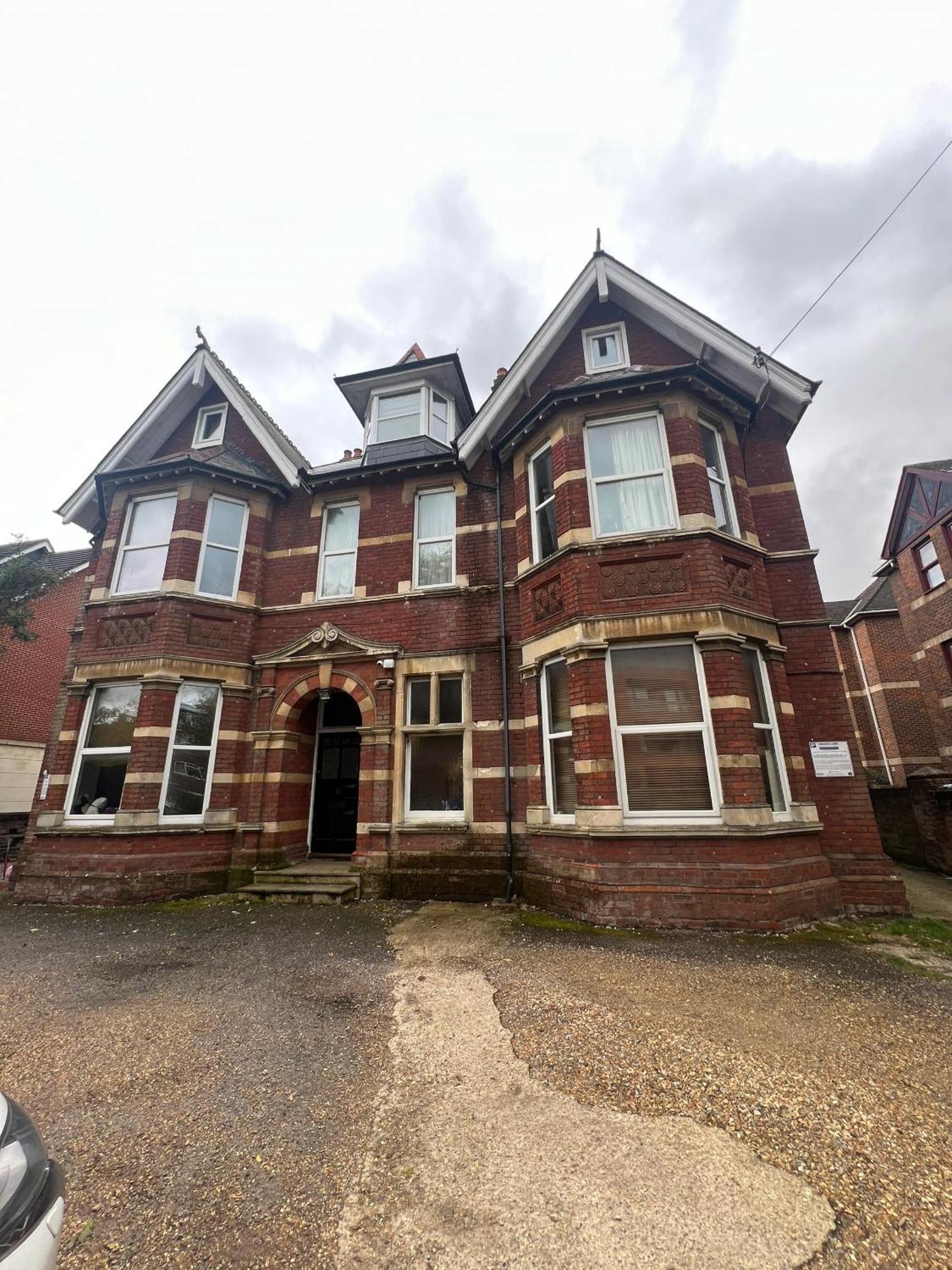 Charming Two-bed In Apartment Southampton